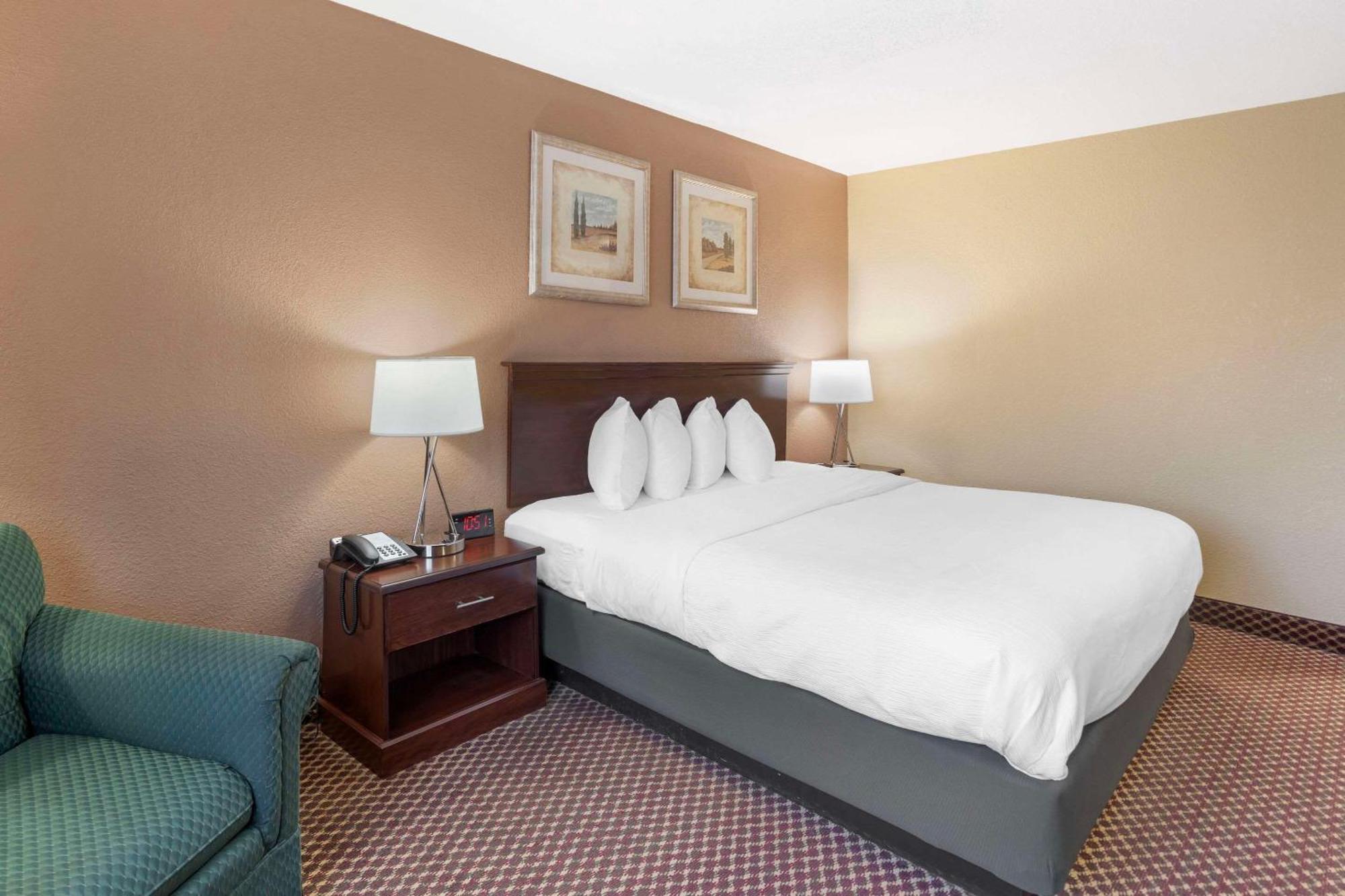 Quality Inn & Suites Bloomington University Area Exterior foto