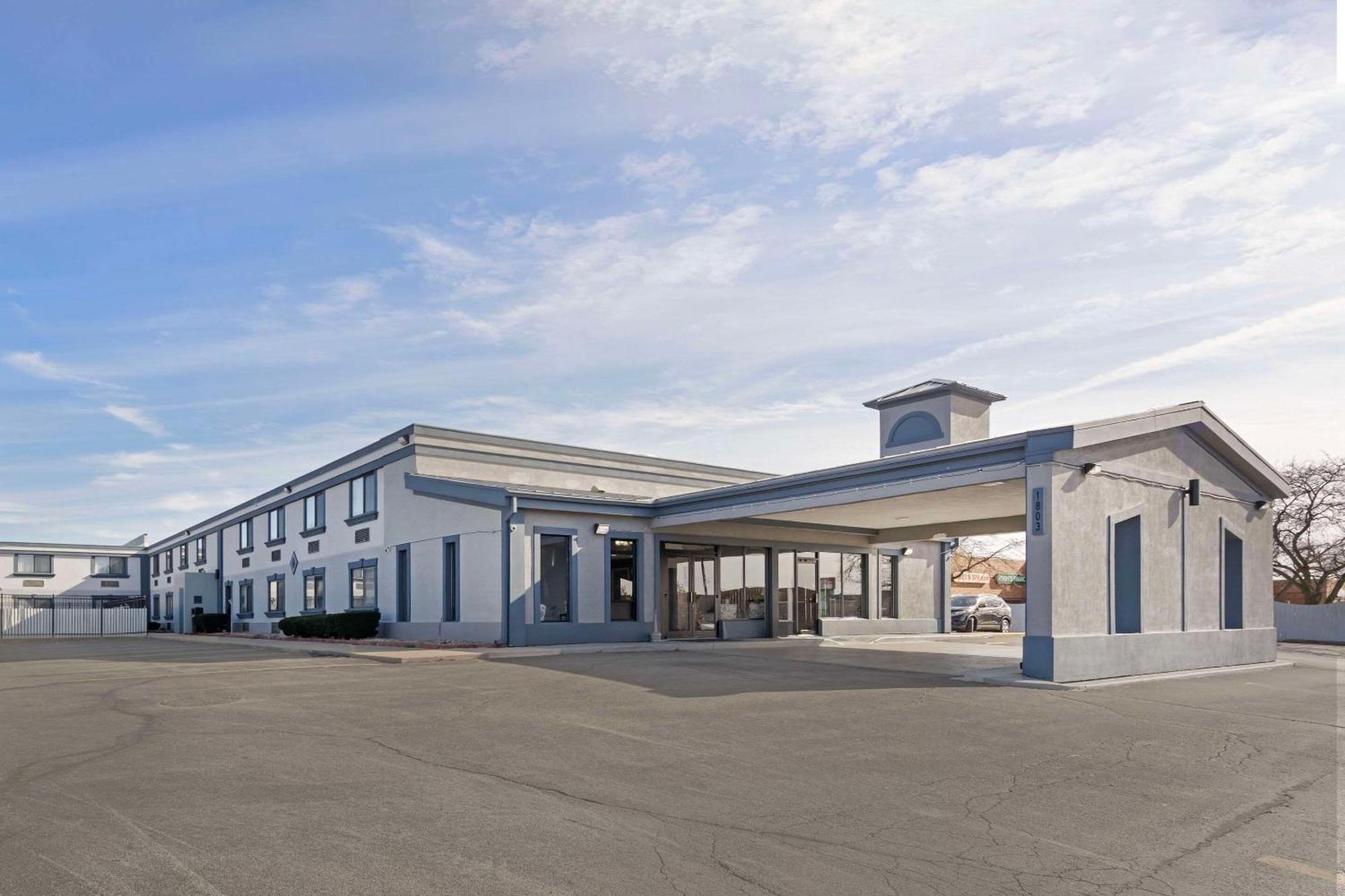 Quality Inn & Suites Bloomington University Area Exterior foto